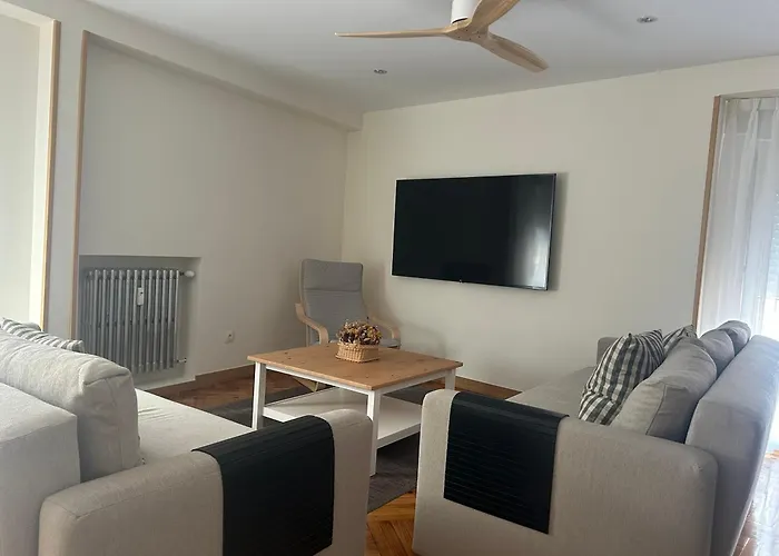 Llanes Suite VUT-6201-AS